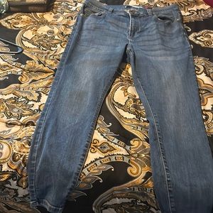 I’m selling blue jeans size 14